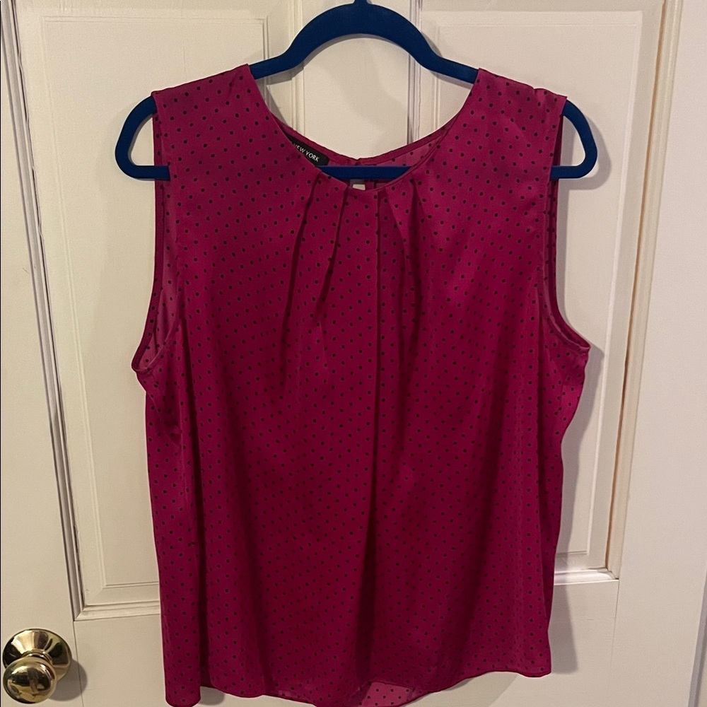 Jones New York Sleeveless Magenta With Tiny Black Polka Dots  Blouse